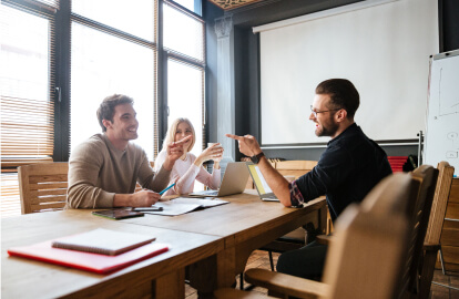 “三个持之以恒”为企服务见温度、促发展